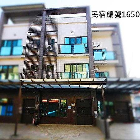 靜夜市親子民宿 Luodong Esterno foto