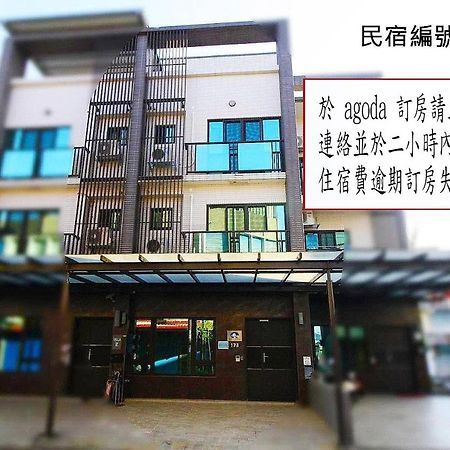 靜夜市親子民宿 Luodong Esterno foto
